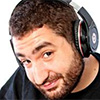 Mouloud Achour prête sa voix à DJ Hero 2 